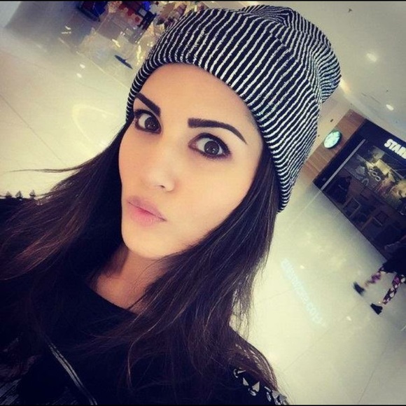 Meet your Posher, Miya - Picture 1 of 1